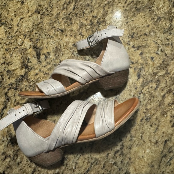 Miz Mooz Short Wedge Heels 38 - Picture 6 of 8